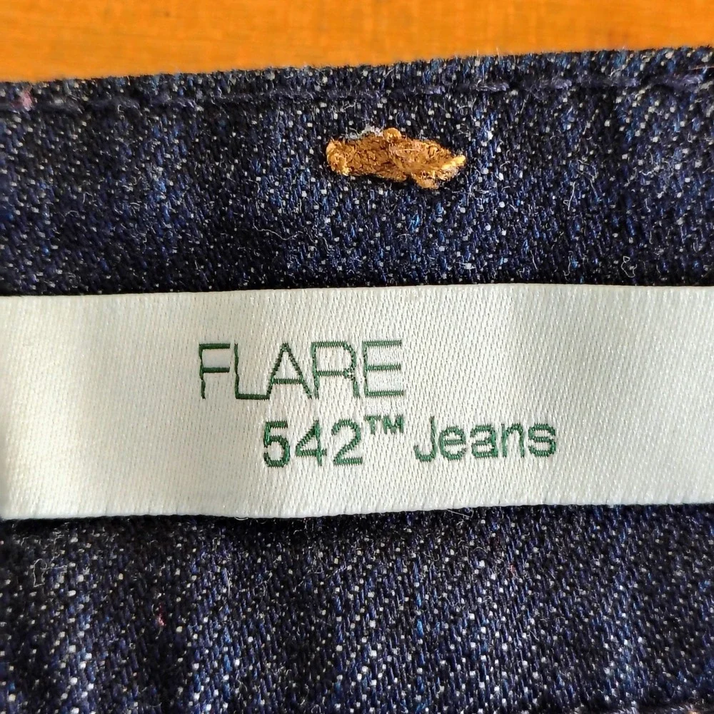Levis 542 Flare Jeans Women 22M Dark Wash Blue Denim Distressed Hem Mid Rise y2k